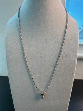 Silver Beaded Necklace with Small Cone Pendant noir